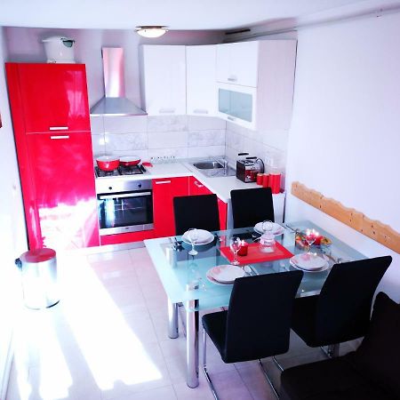 Apartman "Sabine Red" With Heated Pool Omišalj Zewnętrze zdjęcie