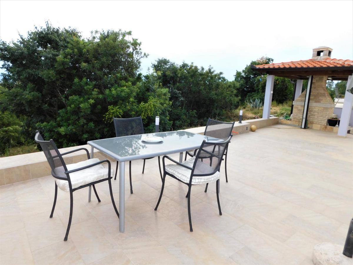 Apartman "Sabine Red" With Heated Pool Omišalj Zewnętrze zdjęcie