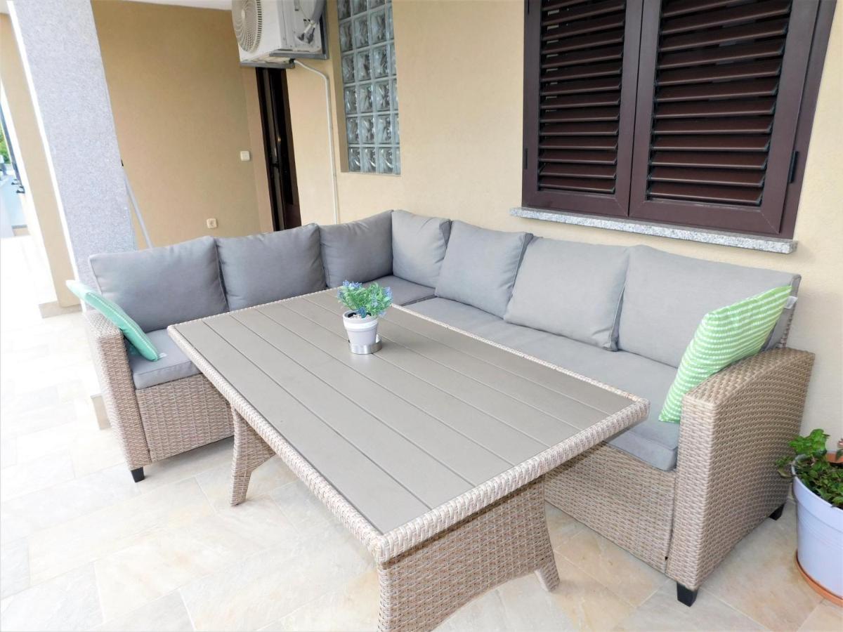Apartman "Sabine Red" With Heated Pool Omišalj Zewnętrze zdjęcie