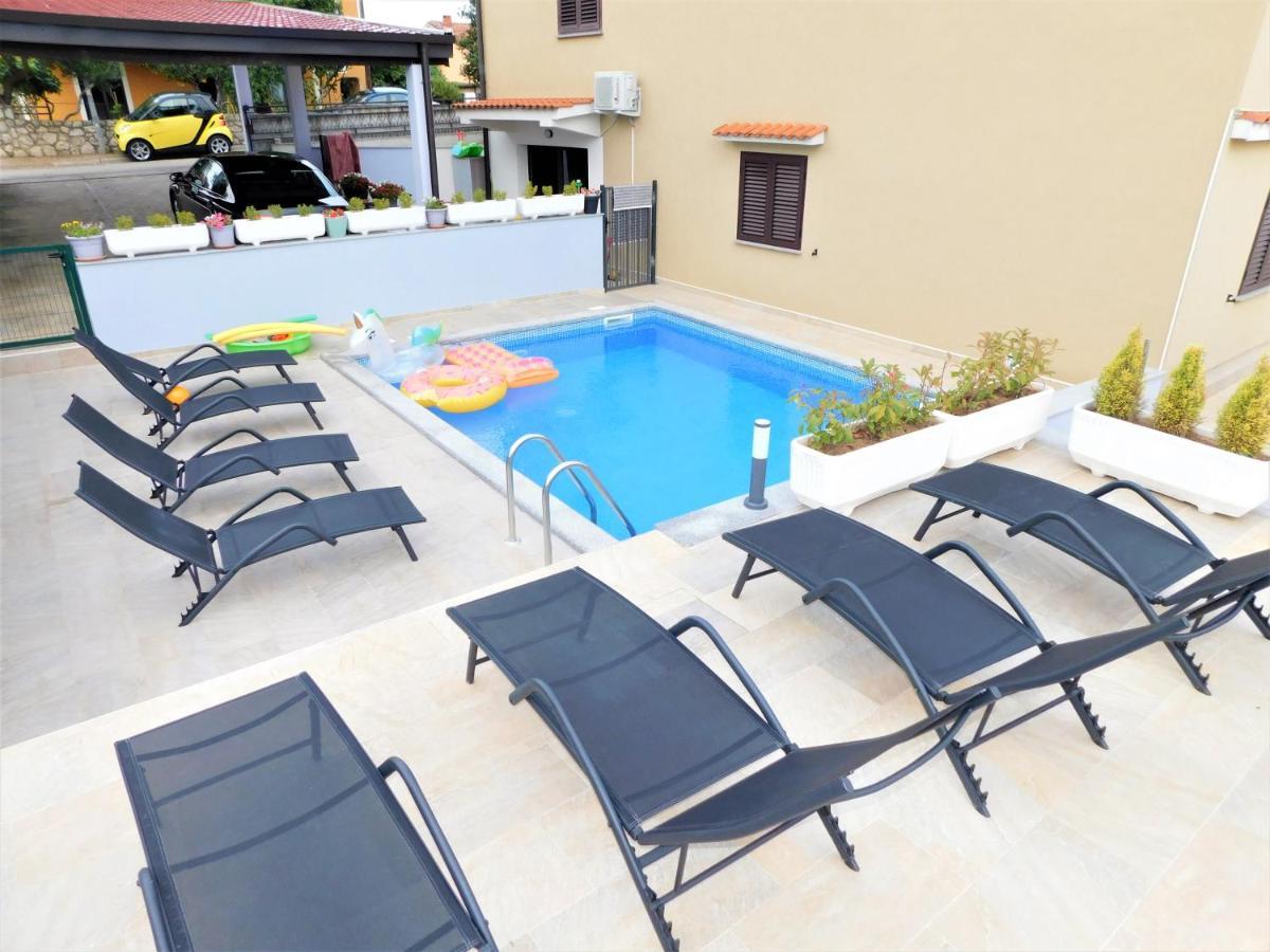 Apartman "Sabine Red" With Heated Pool Omišalj Zewnętrze zdjęcie