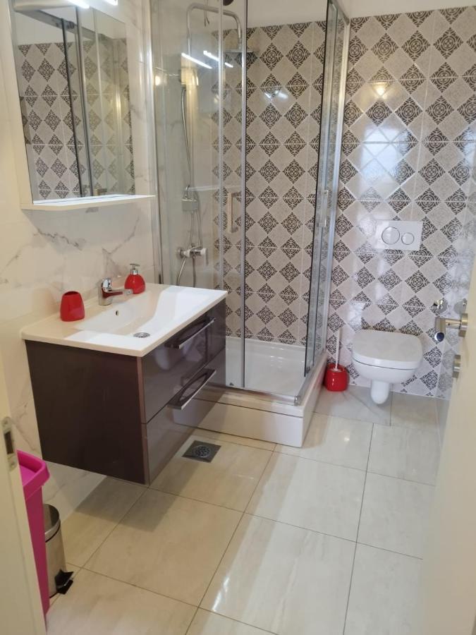 Apartman "Sabine Red" With Heated Pool Omišalj Zewnętrze zdjęcie