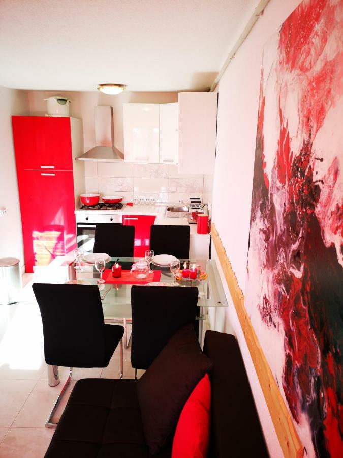 Apartman "Sabine Red" With Heated Pool Omišalj Zewnętrze zdjęcie