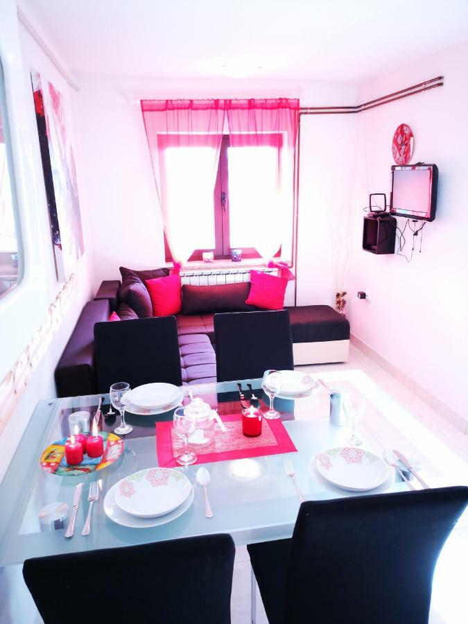 Apartman "Sabine Red" With Heated Pool Omišalj Zewnętrze zdjęcie