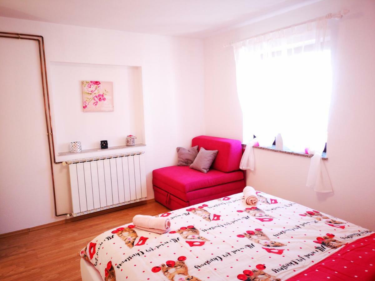 Apartman "Sabine Red" With Heated Pool Omišalj Zewnętrze zdjęcie