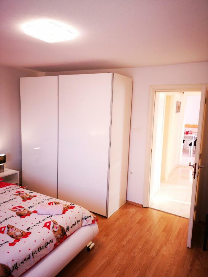 Apartman "Sabine Red" With Heated Pool Omišalj Zewnętrze zdjęcie