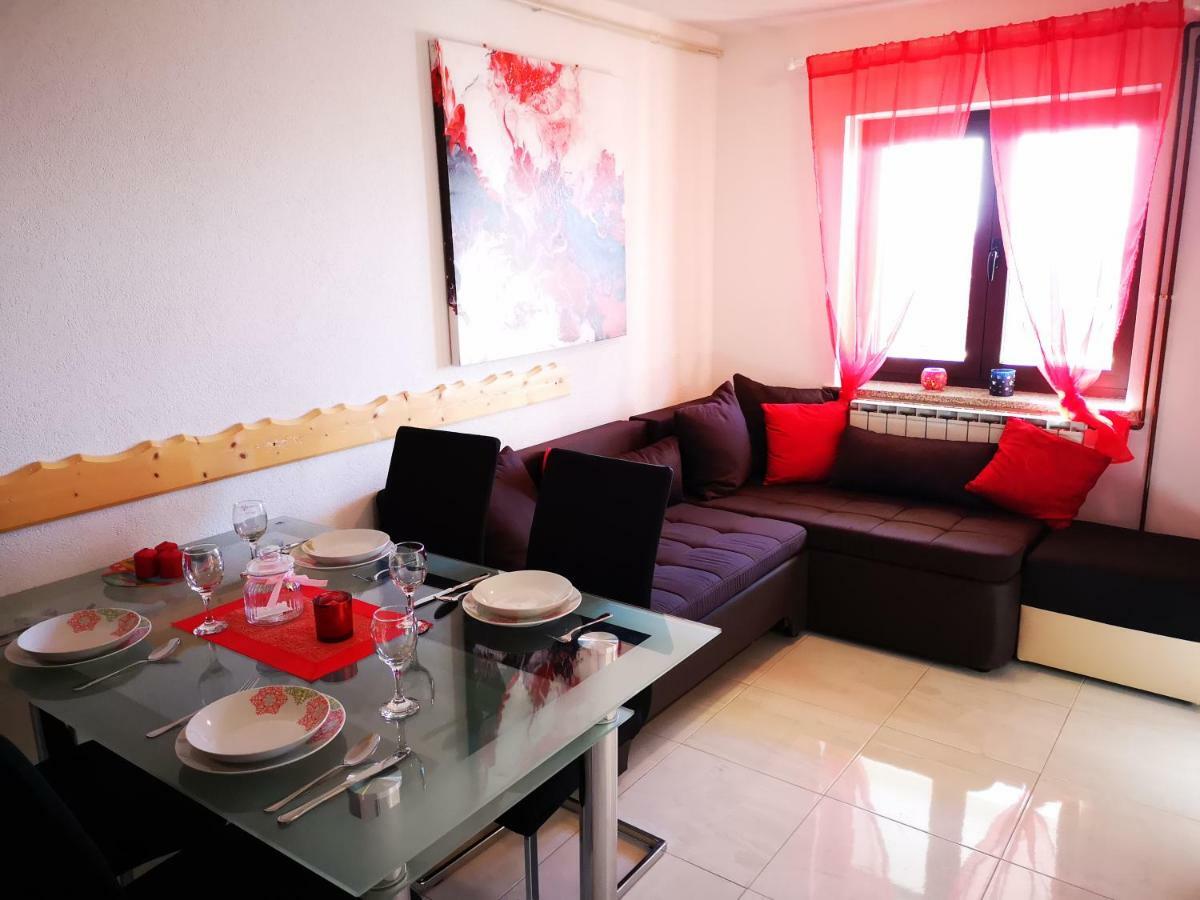 Apartman "Sabine Red" With Heated Pool Omišalj Zewnętrze zdjęcie